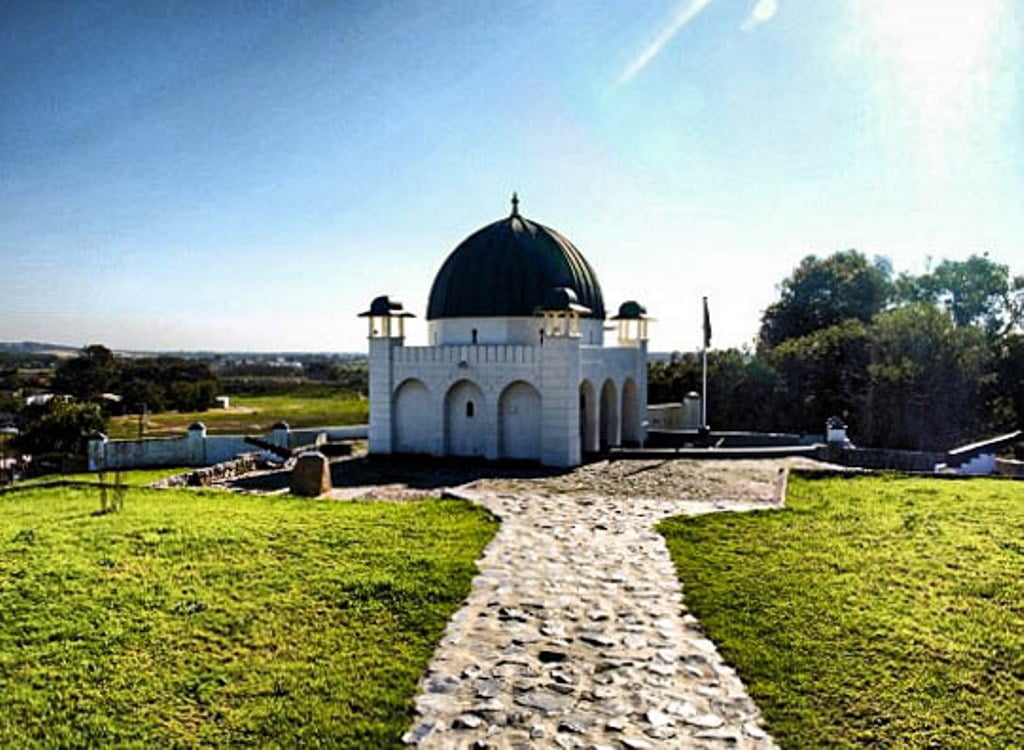 GRAVE OF SHEIKH YUSUF MACASSAR Islamic Heritage